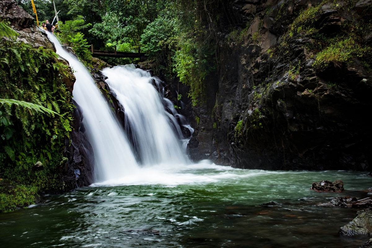 photo-wallpaper-waterfall-in-the-evening-light