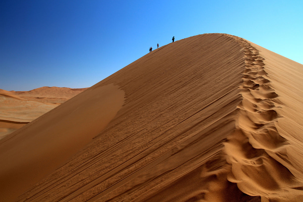 photo-wallpaper-desert-hike-in-namibia