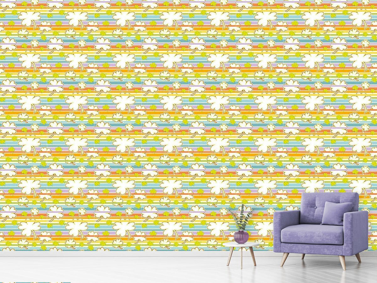 patterned-wallpaper-lucky-clover-on-stripes