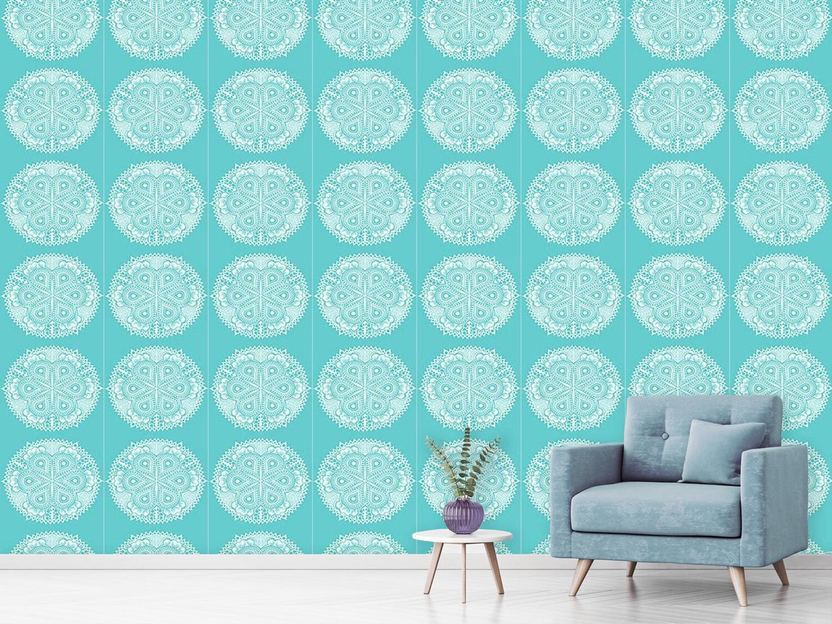 patterned-wallpaper-lace-in-winter