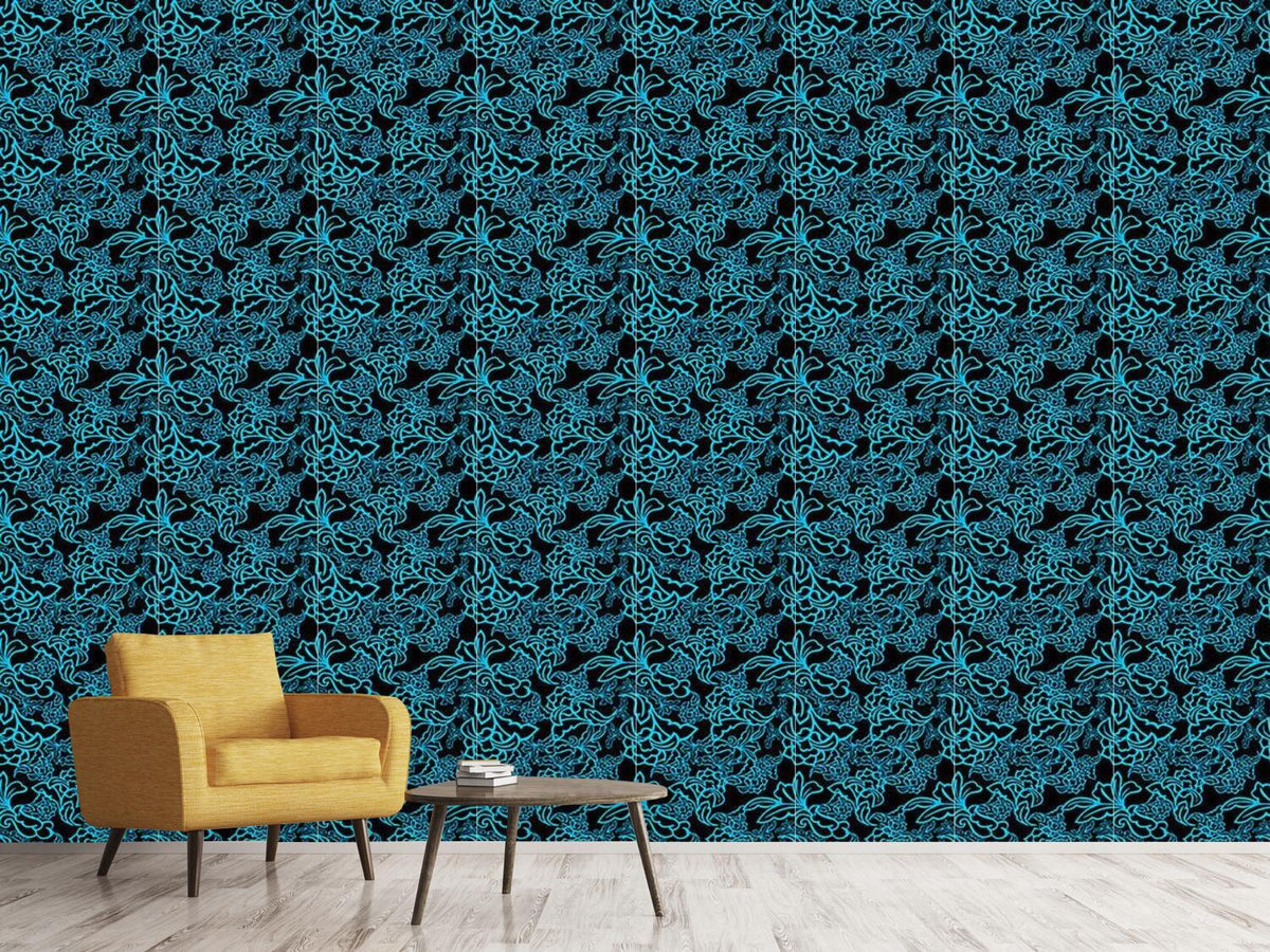 patterned-wallpaper-tendrillars-on-black