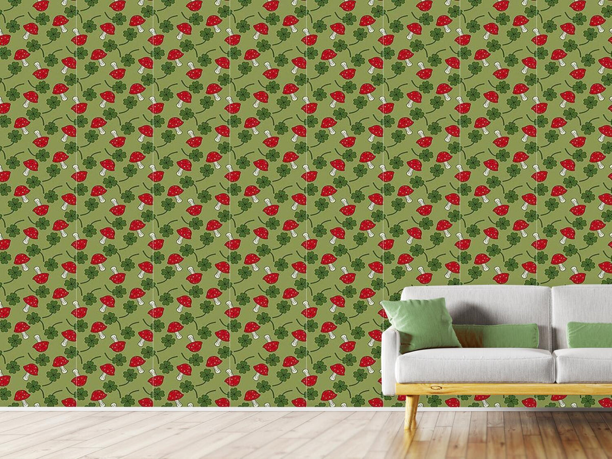 patterned-wallpaper-lucky-charms-in-green