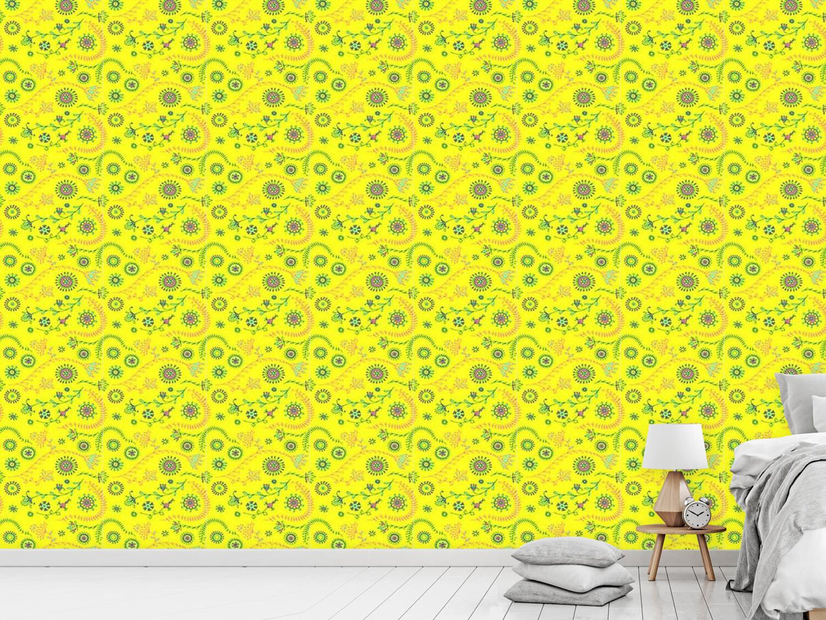 patterned-wallpaper-yellow-mellow